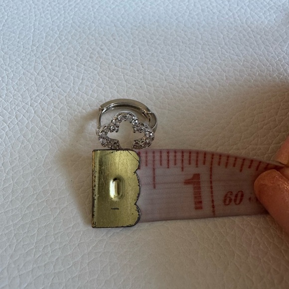 Clover Alhambra Silver Diamond Rhinestone Elegant Earrings New NWT - Picture 7 of 8